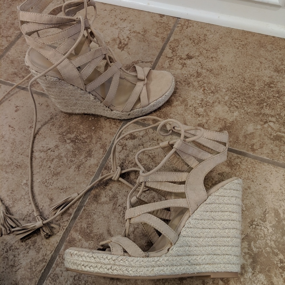 Lace up wedge shoes NEW